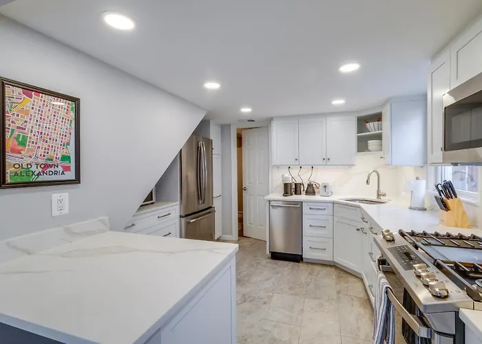 < 1 Mi To Waterfront: Old Town Alexandria Home!