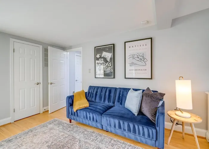 < 1 Mi To Waterfront: Old Town Alexandria Home!