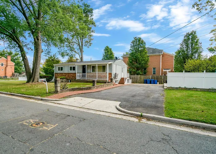 Escape To Our Cozy 3 Bed Rm 2 Bath Unit In Alexandria Va
