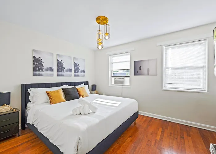 --Free Parking & 2 King Beds -- Vintage Retreat -- Floyd'S Freedom