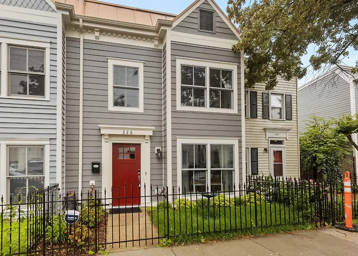 Classy Old Town Getaway 3-Br In Perfect Location