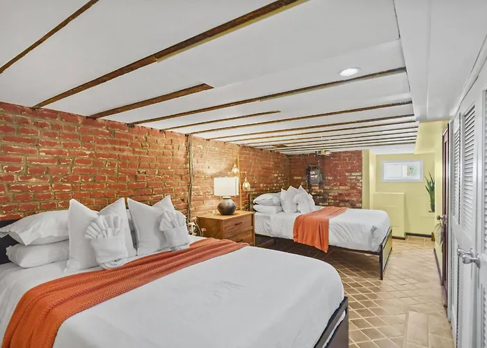 The Verdigris| 1800S Charm| King St| Easy Parking