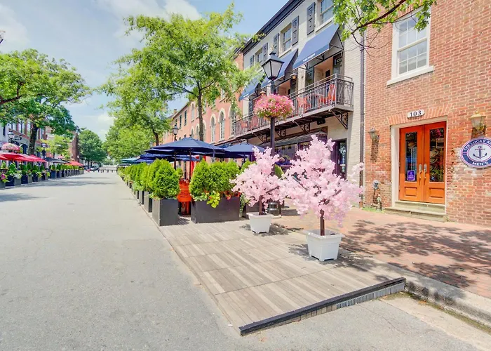 Heart Of Old Town Historic 2 Bedroom Walk To King St