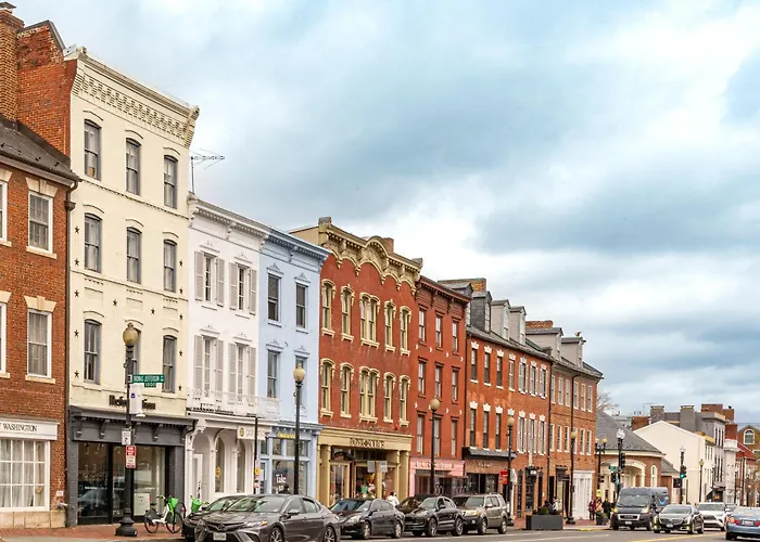 Heart Of Old Town Historic 2 Bedroom Walk To King St