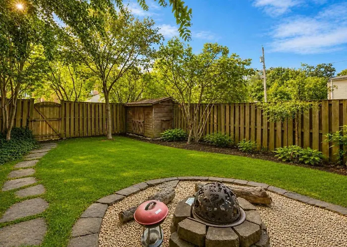 Beautiful 3Br 2Ba Colonial House By Cozysuites